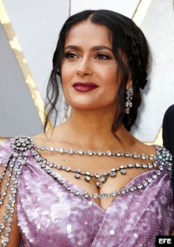 Salma Hayek en la alfombra roja de los Oscar.